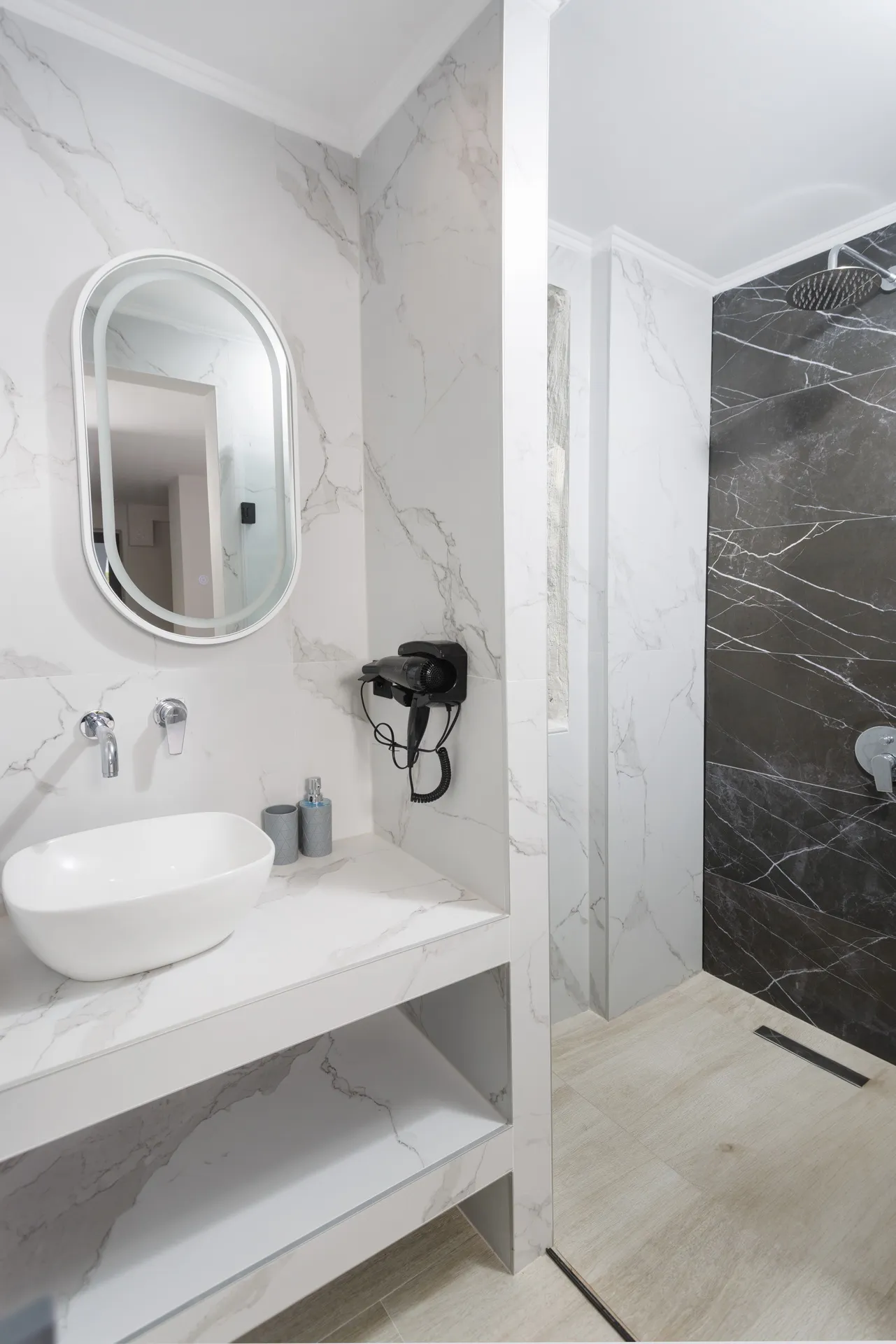 Rigas Boutique Rooms - Deluxe Room with terrace kupatilo
